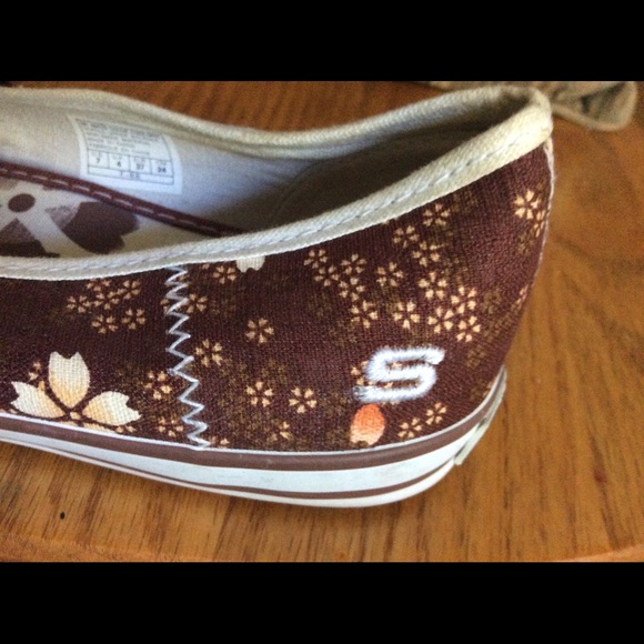 Skechers Floral Comfy Casual Slip-on Flats - Picture 3 of 7